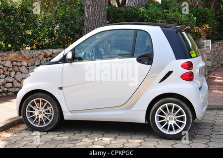 Smart Auto in Cala Santa Galdana, Menorca, Balearen, Spanien Stockfoto