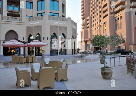 Die Perle - ein Multi-Purpose künstlich gehobenen Stadtentwicklungsprojekt in Doha, Katar, mit Yachthafen, am Persischen Golf. Stockfoto