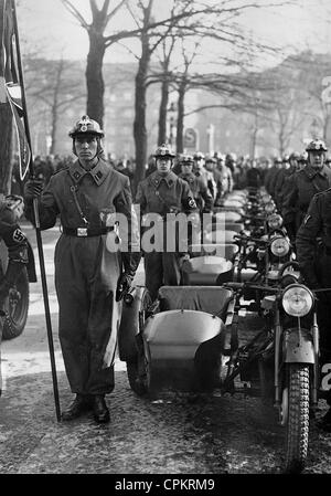 Nationalen Nationalsozialistischen Kraftfahrkorps [NSKK] Bildung bei der Eröffnung der Automobil-Ausstellung, 1938 Stockfoto