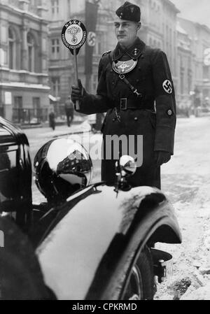 Nationale Nationalsozialistischen Kraftfahrkorps [NSKK] Mitglied im Verkehr Bildung Dienst [Verkehrserziehungsdienstes], 1937 Stockfoto