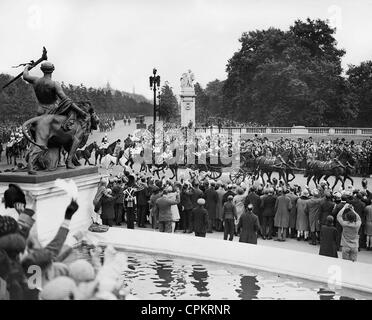 König George V und Königin Mary vor Buckingham Palace, 1929 Stockfoto