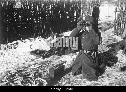 Deutsche Soldaten mit einem Granatwerfer an der Ostfront, 1941 Stockfoto