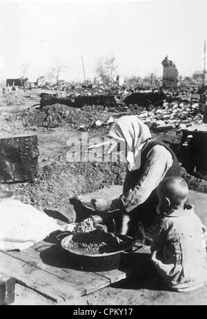 Zivilisten in Stalingrad, 1942 Stockfoto