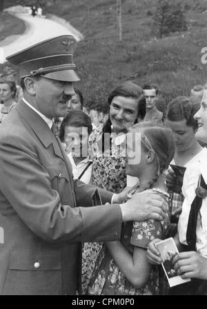 Adolf Hitler trifft Kinder am Obersalzberg, 1936 Stockfoto