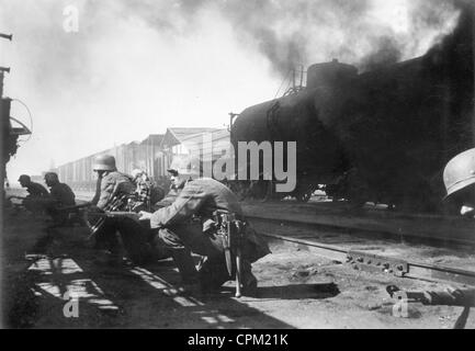 Deutsche Soldaten kämpfen für eine Station an der Ostfront 1942 Stockfoto