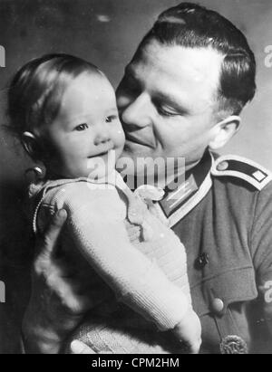 Ein Soldat mit seiner kleinen Tochter, 1942 Stockfoto