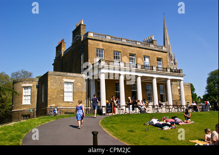 Clissold House Café und Marienkirche, Clissold Park, Stoke Newington, London, England Stockfoto