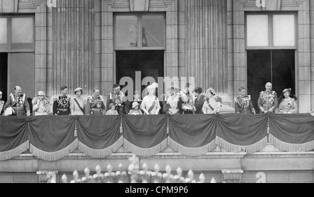 Die königliche Familie mit ihren Verwandten auf dem Balkon des Buckingham Palastes, 1935 Stockfoto