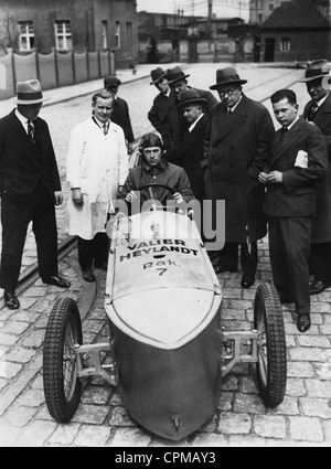 Max Valier und Dr. Heylandt mit der Raketenauto in Britz, 1930 Stockfoto