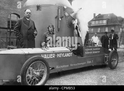 Dr. Heylandt und Max Valier mit ihren?? Raketenauto, 1930 Stockfoto