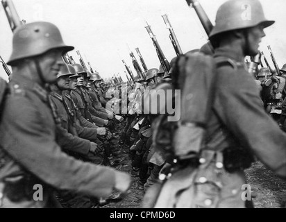 Reichswehr Parade vor der Reichswehr Präsident, um 1930 Stockfoto