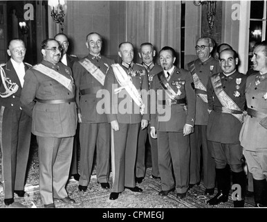 Walther von Brauchitsch mit spanischer und italienischer Offiziere bei einem Empfang, 1939 Stockfoto