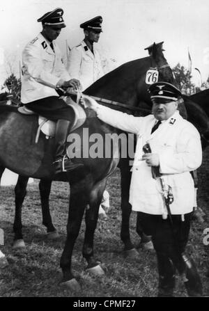 Christian Weber vergibt die "Brown Band", 1938 Stockfoto