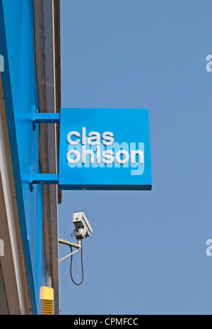 hängende Zeichen für eine Niederlassung der Clas Ohlson, dem schwedischen Baumarkt in Kingston nach Themse, Surrey, england Stockfoto