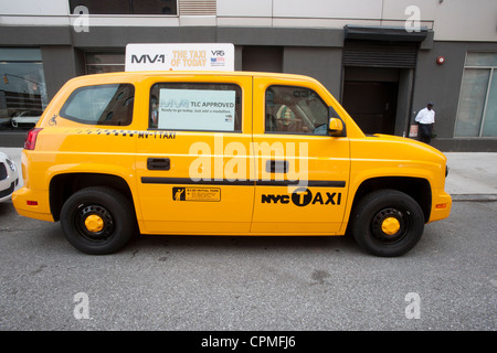 MV-1 Behinderte zugänglich gelbe Kabine auf einer Pressekonferenz im Manhattan Motorcars Autohaus in New York Stockfoto