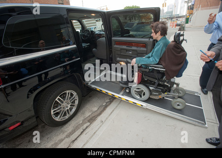 -Taxi-Version des MV-1 Behinderten zugänglich Fahrzeugs wird auf einer Pressekonferenz bei den Manhattan Motorcars Händlern gesehen. Stockfoto