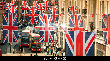 Der Londoner Regent Street behängt mit Union Jack-Flaggen für die Königin Diamant-Jubiläum feiern. Stockfoto