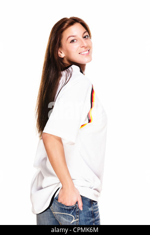 glückliche junge Frau trägt Fußballtrikot umdrehen auf weißem Hintergrund Stockfoto