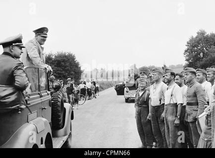 Adolf Hitler bei einem Stopp an der Front in Frankreich, 1940 Stockfoto