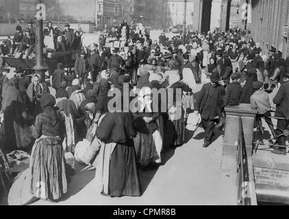 Sachsengaenger (Reisende nach Sachsen) in Berlin, 1911 Stockfoto