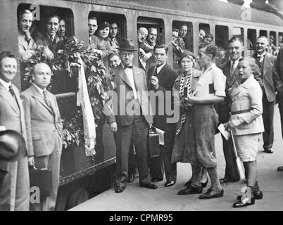 Der Abschied von der Mannschaft des FC Schalke 04 am Bahnhof in Berlin, 1934 Stockfoto