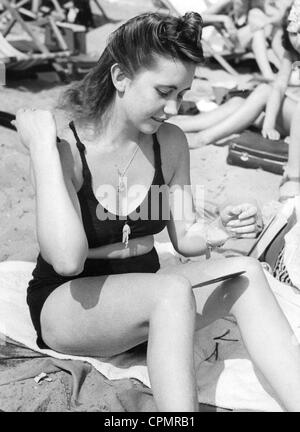 Eine Frau in einem Strand in Berlin, 1942 Stockfoto