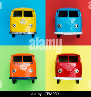Streichholzschachtel Druckguss Volkswagen Transporter auf farbigen Hintergrund Stockfoto