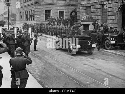 Parade der deutschen Soldaten am Geburtstag von Adolf Hitler, 1941 Stockfoto