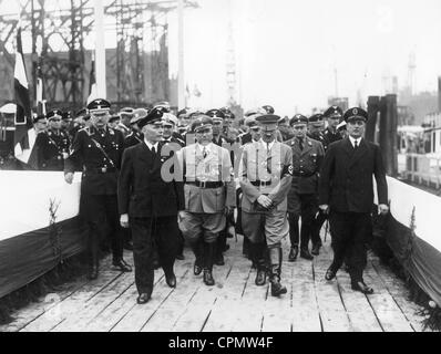 Robert Ley, Adolf Hitler und Rudolf Blohm bei der Vorstellung der Wilhelm Gustloff, 1937 Stockfoto