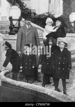 Ex-Kaiser Karl I mit seiner Frau Zita und seinen Kindern im Schweizer Exil, 1919 Stockfoto
