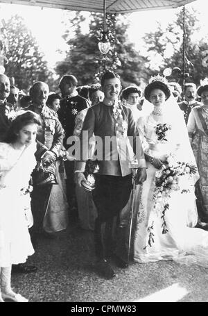 Brautpaar Erzherzog Charles und Prinzessin Zita von Bourbon-Parma im Schwarzau Palace, 1911 Stockfoto
