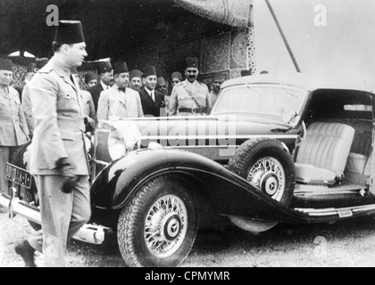 König Farouk von Ägypten mit einem Mercedes erhielt er als Geschenk, 1938 Stockfoto