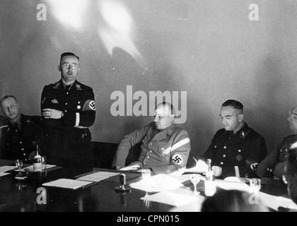 Reinhard Heydrich, Heinrich Himmler, Hans Michael Frank, Werner Best und Kurt Daluege in der Polizei Recht Ausschuss Stockfoto