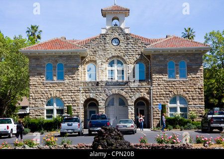 Sonoma das schöne Rathaus befindet sich am zentralen Platz der Stadt, Sonoma, Kalifornien, USA. Stockfoto