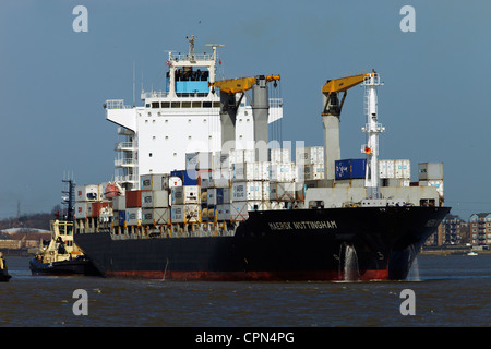 Das Containerschiff, die "Maersk Nottingham" verlassen Tilbury docks, die Themse, London. Stockfoto