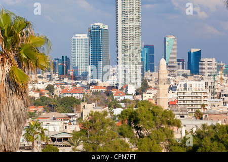 Naher Osten, Israel, Tel Aviv, Jaffa, Innenstadt von Gebäuden von HaPisgah Gardens Park gesehen Stockfoto