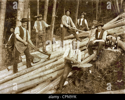 Landwirtschaft, Wald, Holzfäller, Gruppenbild, Bayern, Deutschland, um 1910, Zusatz-Rechteklärung-nicht vorhanden Stockfoto