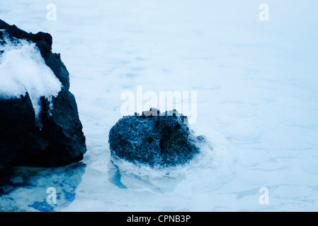 Vulkanisches Gestein bedeckt in Kieselsäure Mineralvorkommen, Blue Lagoon, Halbinsel Reykjanes, Island Stockfoto