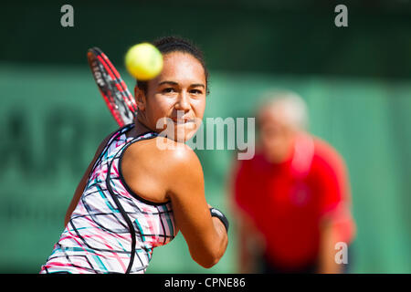 29.05.2012 Paris, Frankreich. Heather Watson in Aktion gegen Elena Vesnina am 2. Tag der Französisch Open Tennis von Roland Garros. Stockfoto