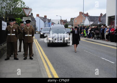 Die Trauerfeier für L/Cpl Lee Davies wurde um 1130 Uhr auf Dienstag, 29. Mai 2012 an Str. Marys Kirche, Church Street, Cardigan (SA43 1EG) gefolgt von Feuerbestattung am Parc Gwyn Crematorium, Narberth (SA67 8UD) L? CPL Davies war KIA in Afghanistan, KIA aus Handfeuerwaffen auf Samstag, 12. Mai 2012 Stockfoto