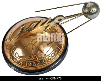 Souvenir,Sputnik I beginnend im Raum,historisches Ereignis: Erster Flug in alle,begann in Baikonur am 4.10.1957,kleines Souvenir,Satellit mit Aluminiumabdeckung und Luftaufnahme,UdSSR,ca. 1959,erster,erster,erster,Kyrillischer,Buchstabe,Buchstaben,Orbit,sputnik Satellit,Satellit,Satelliten,Eroberung des Weltraums,Start in das Alter der Raketen,Raumfahrt,Weltraumfahrtinvention,Weltraumneuheiten,Weltraumneuheiten,Weltraumneuheiten,Weltraumneuheit,Weltraumneuheiten,Weltraumneuheiten,Weltraumneuheit,Weltraumneuheiten,Weltraumneuheit,Weltraumneuheiten,Weltraumneuheiten,Weltraumneuheiten,Weltraumneuheit,Weltraumneuheit,Weltraumneuheiten,Weltraumneuheit,Weltraumneuheit,Weltraumneuheiten,Weltraumneuheiten,Weltraumneuheiten,Weltraum Stockfoto