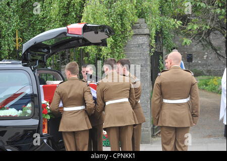 Die Trauerfeier für L/Cpl Lee Davies wurde um 1130 Uhr auf Dienstag, 29. Mai 2012 an Str. Marys Kirche, Church Street, Cardigan (SA43 1EG) gefolgt von Feuerbestattung am Parc Gwyn Crematorium, Narberth (SA67 8UD) L? CPL Davies war KIA in Afghanistan, KIA aus Handfeuerwaffen auf Samstag, 12. Mai 2012 Stockfoto