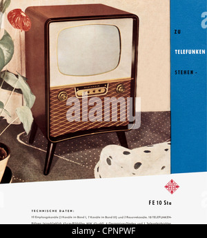 Broadcast,Fernsehen,Telefunken Standalone-Fernsehgerät FE 10/43 Sta,Prospektabbildung,Bilderrohr: 43 cm,Chassis: Exotische Hölzer,Originalpreis 1955: DM 878,Deutschland,1955,Design,Fernsehschrank,hochglanzpoliert,Hochglanz-Finish,Fernseher,Fernseher,Fernseher,Fernseher,Fernseher,Fernseher,Fernseher,Röhrenfernseher,Röhrenanlagen,Röhrenempfänger,Heimelektronik,Unterhaltungselektronik,Unterhaltungselektronik,Heimunterhaltung,Rundfunkempfänger,Elektrogeräte,Radio-Geräte,Radio-Rechte vorhanden,Elektrogeräte,Elektrogeräte,Radio-Zubehör Stockfoto