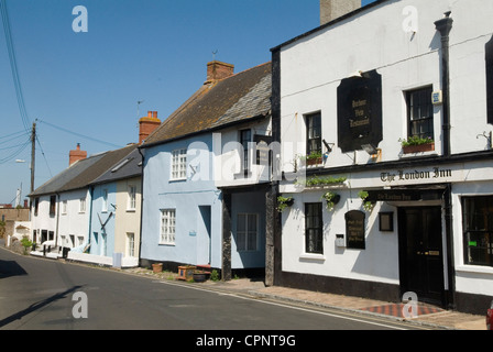 Watchet, Somerset, England, 25. Mai 2012. Das London Inn, das Village Pub. Stockfoto