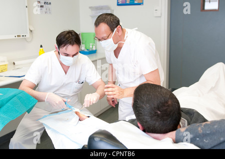 KRANKENSCHWESTER REDLICH PFLEGE Stockfoto