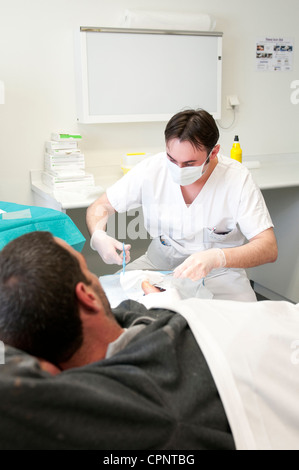 KRANKENSCHWESTER REDLICH PFLEGE Stockfoto