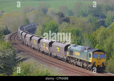 Freightliner 66506 Hauptstrecke Diesel locomotive Zug in der Nähe von Low Baron Holz Bauernhof Armathwaite Eden Valley, Cumbria, England, UK Stockfoto