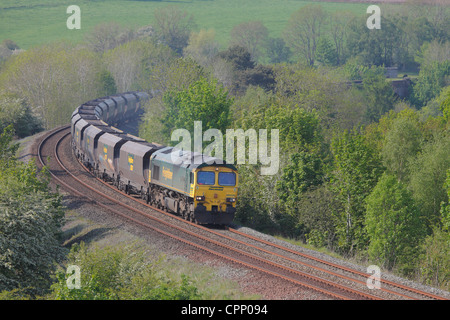 Freightliner 66506 Hauptstrecke Diesel locomotive Zug in der Nähe von Low Baron Holz Bauernhof Armathwaite Eden Valley, Cumbria, England, UK Stockfoto