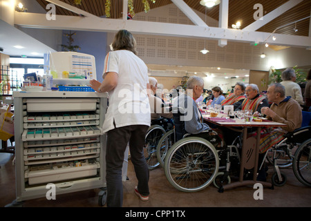 VERTEILUNG VON MEDIKAMENTEN Stockfoto