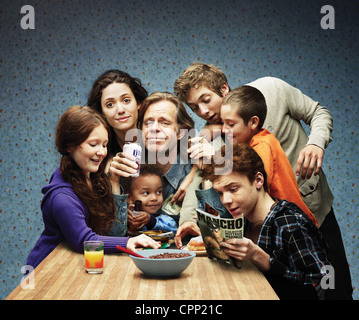 Shameless TV Serie 2011 - ???? USA 2011 Season 1 erstellt von: Paul Abbott Emma Kenney, Emmy Rossum, William H. Macy, Jeremy Allen White Ethan Cutkosky, Cameron Monaghan Stockfoto